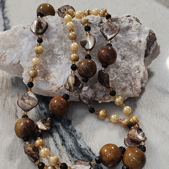 Elegant Earth-Toned Gemstone and Pearl Necklace - Picture 1 of 13